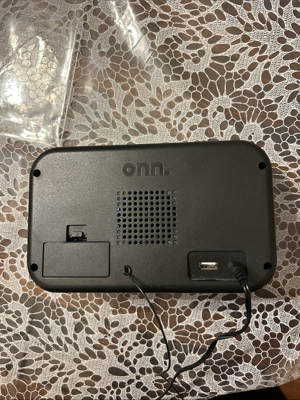 Onn. Digital Alarm Clock AM/FM Radio Ombré Color Changing Display - Picture 4 of 5